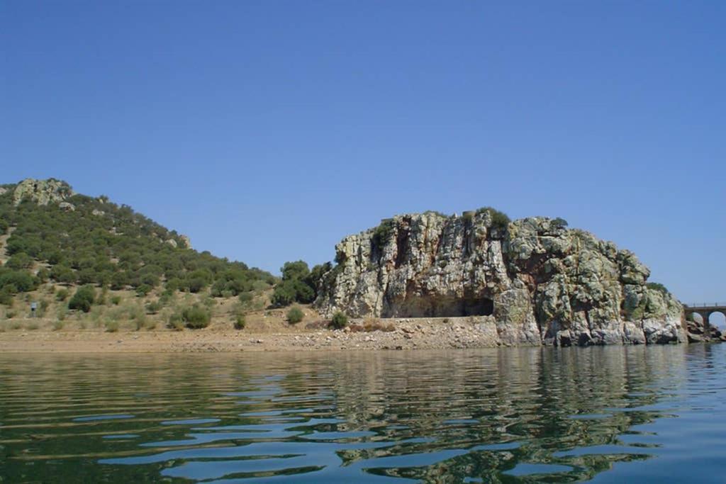 Casa en el pantano de Orellana Orellana de la Sierra Exterior foto